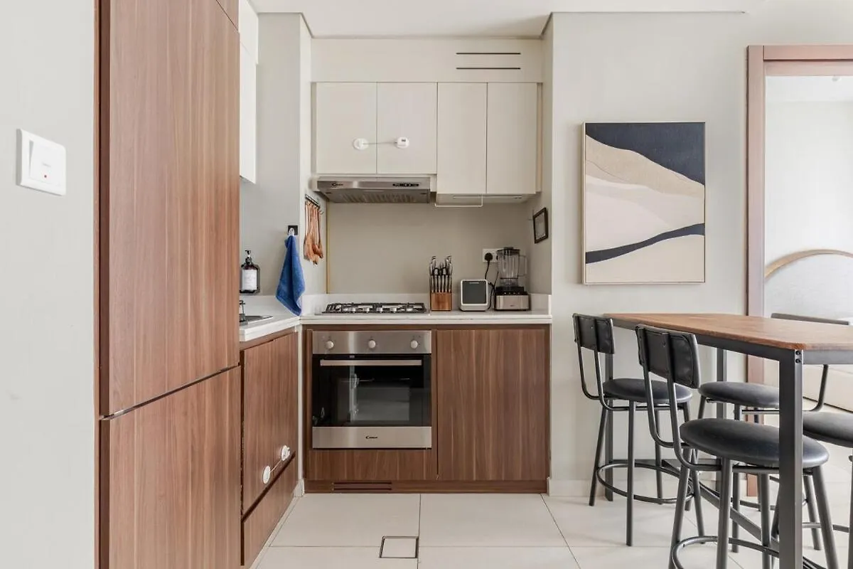 Luxury2Br Canal View Free Parking & Water Downtown Dubai Apartment