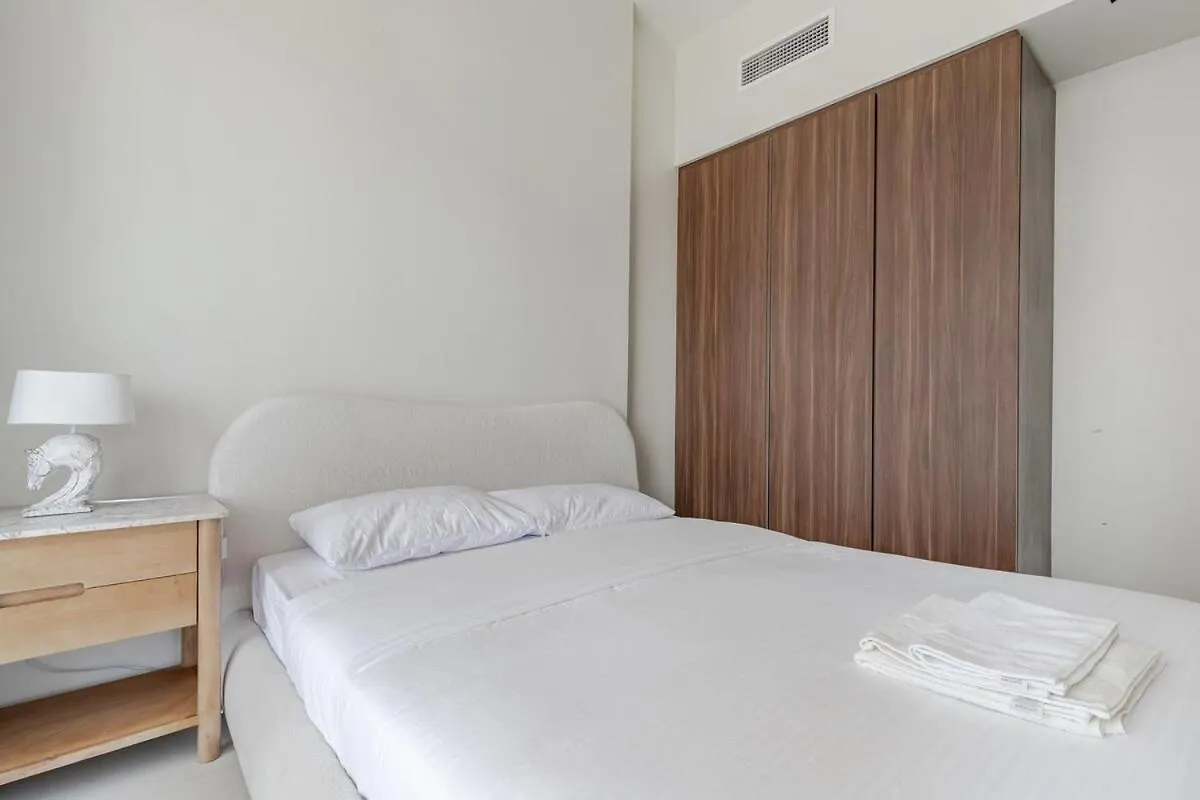 Luxury2Br Canal View Free Parking & Water Downtown Dubai United Arab Emirates