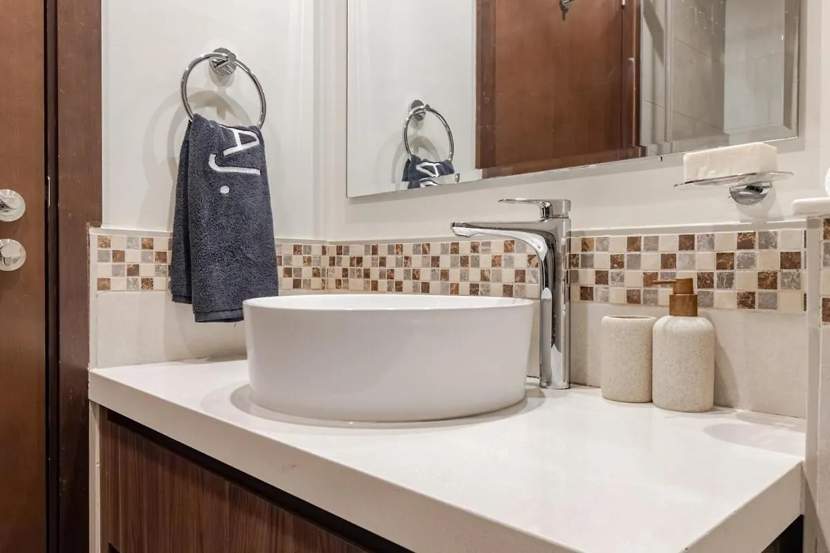 Apartment Luxury2Br Canal View Free Parking & Water Downtown Dubai United Arab Emirates