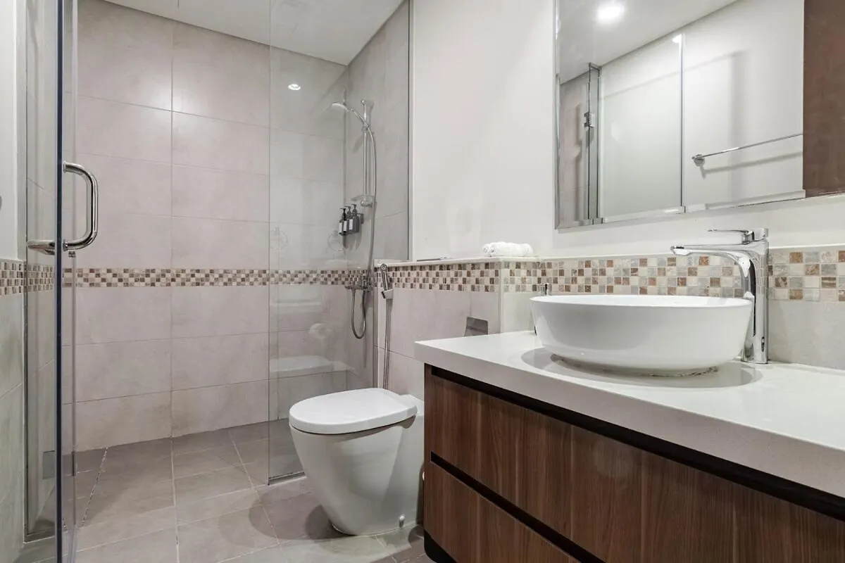 Luxury2Br Canal View Free Parking & Water Downtown Dubai Apartment